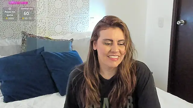 Snapshot of V_monse chatting on 11-19-25, 11:54 V monse online show from 11-19-25, 11:54