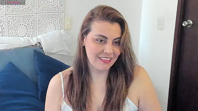 Snapshot of V_monse chatting on 12-15-25, 03:27 V monse online show from 12-15-25, 03:27