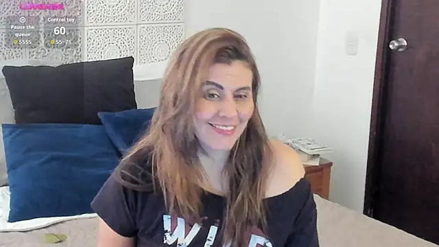 Snapshot of V_monse chatting on 12-17-25, 09:21 V monse online show from 12-17-25, 09:21