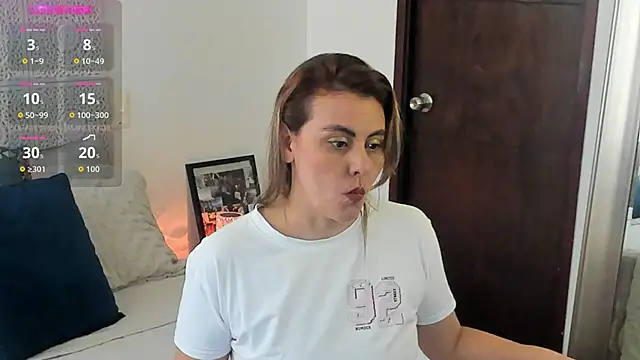 Snapshot of V_monse chatting on 02-15-26, 04:36 V monse online show from 02-15-26, 04:36