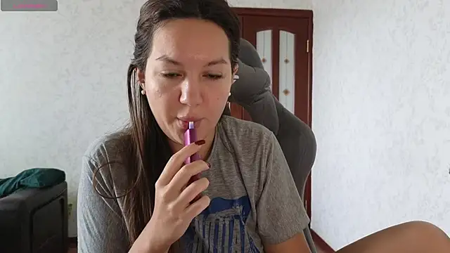 Nelly Fischer online show from 12-21-24, 09:12