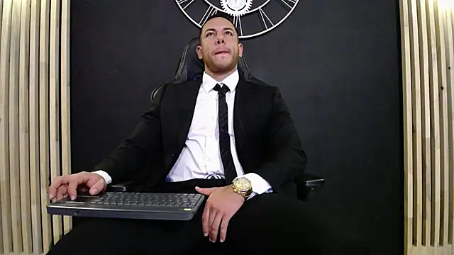 Snapshot of Maxxxpowerful chatting on 02-01-25, 01:02 Maxxxpowerful online show from 02-01-25, 01:02