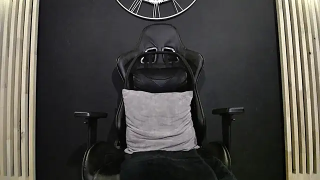Snapshot of Maxxxpowerful chatting on 02-08-25, 02:04 Maxxxpowerful online show from 02-08-25, 02:04