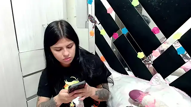 Snapshot of katery_wok11 chatting on 10-28-25, 05:37 katery wok11 online show from 10-28-25, 05:37