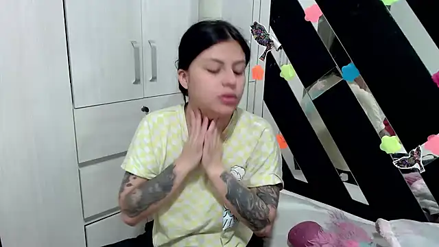 Snapshot of katery_wok11 chatting on 11-10-25, 05:23 katery wok11 online show from 11-10-25, 05:23