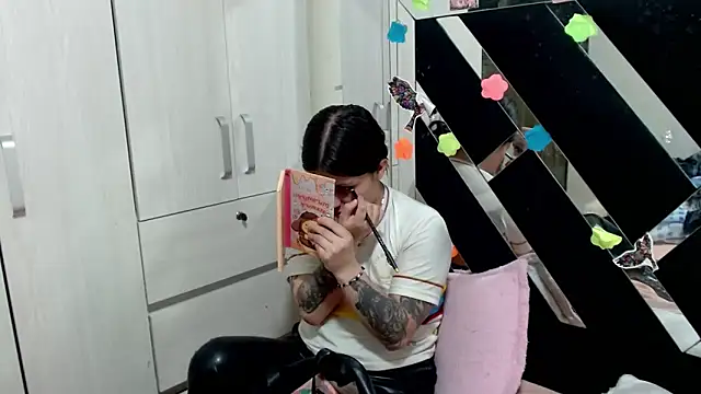 Snapshot of katery_wok11 chatting on 03-10-26, 04:06 katery wok11 online show from 03-10-26, 04:06