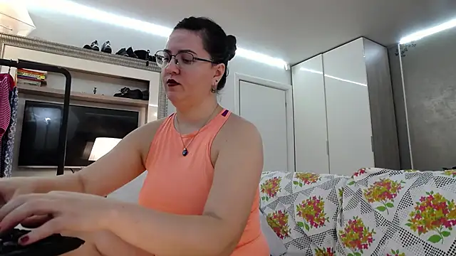 ILoveToFeelU online show from 11-22-25, 06:40