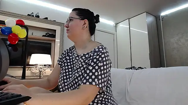 ILoveToFeelU online show from 04-29-26, 11:00