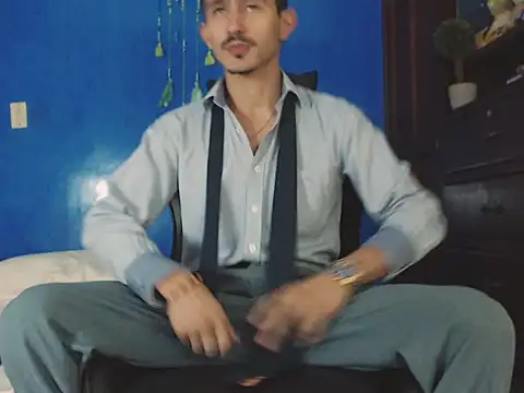 Snapshot of HomeAloneK chatting on 10-29-25, 07:37 HomeAloneK online show from 10-29-25, 07:37