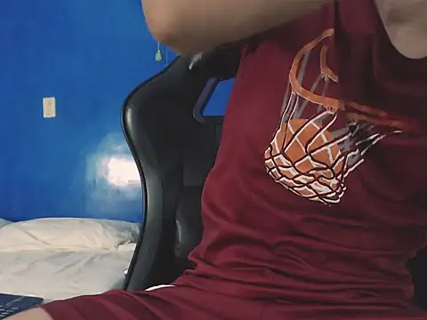 Snapshot of HomeAloneK chatting on 10-30-25, 07:36 HomeAloneK online show from 10-30-25, 07:36