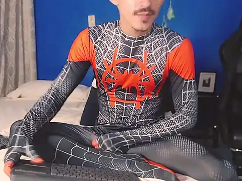 Snapshot of HomeAloneK chatting on 10-31-25, 07:37 HomeAloneK online show from 10-31-25, 07:37