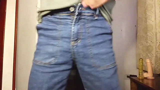 Snapshot of HomeAloneK chatting on 02-06-26, 07:17 HomeAloneK online show from 02-06-26, 07:17