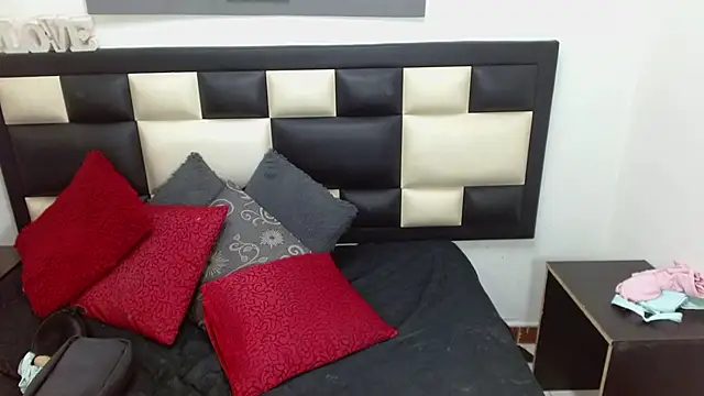 Snapshot of kiwii_nasty chatting on 11-09-25, 06:01 kiwii nasty online show from 11-09-25, 06:01