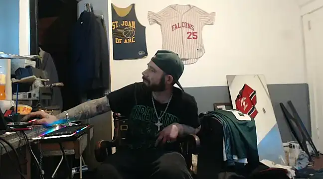 Snapshot of sledge901 chatting on 02-14-25, 01:29 sledge901 online show from 02-14-25, 01:29