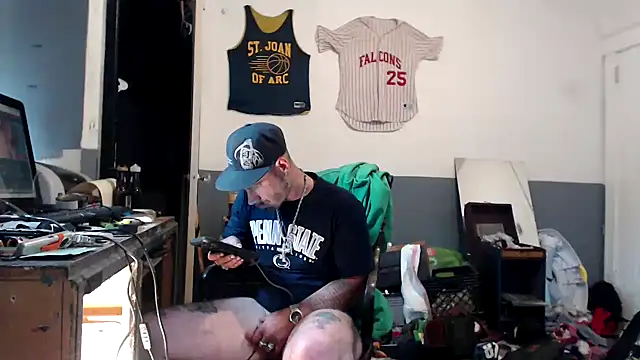 Snapshot of sledge901 chatting on 10-18-25, 05:46 sledge901 online show from 10-18-25, 05:46