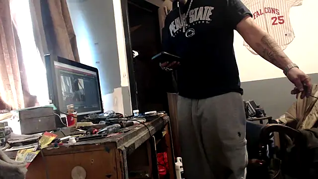 Snapshot of sledge901 chatting on 11-04-25, 09:25 sledge901 online show from 11-04-25, 09:25