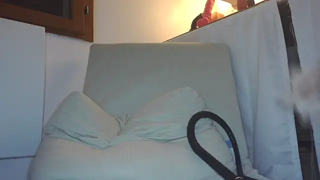 Snapshot of peach00001 chatting on 03-06-26, 10:17 peach00001 online show from 03-06-26, 10:17