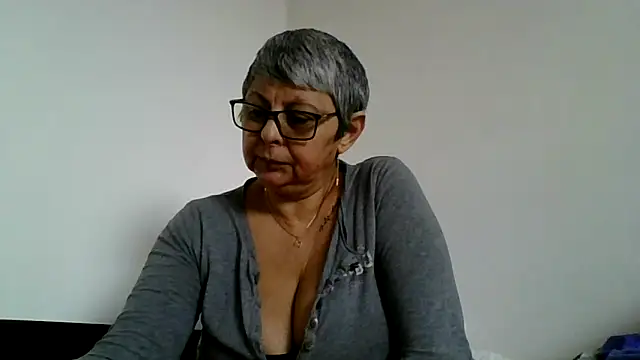 roseblak42 online show from 02-02-26, 12:59