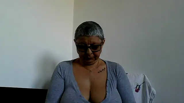 roseblak42 online show from 04-25-26, 04:04