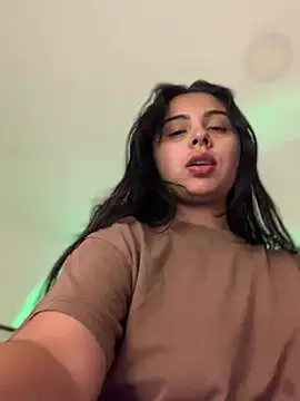 Snapshot of Alessiasex_ chatting on 02-16-25, 01:16 Alessiasex online show from 02-16-25, 01:16