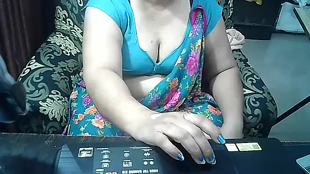 Snapshot of Punambhabisexy chatting on 10-31-25, 07:15 Punambhabisexy online show from 10-31-25, 07:15