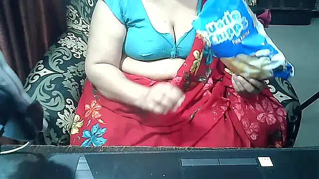 Snapshot of Punambhabisexy chatting on 01-18-26, 12:53 Punambhabisexy online show from 01-18-26, 12:53