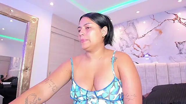 kiana cream online show from 11-07-25, 11:32