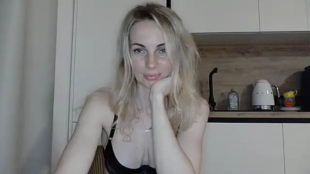 AlissonBia online show from 07-18-26, 08:12