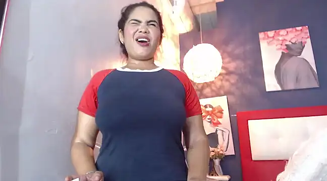 Snapshot of SofiaSexy_ chatting on 01-11-25, 12:12 SofiaSexy online show from 01-11-25, 12:12