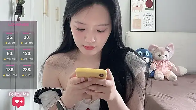 Snapshot of rose-u chatting on 06-18-26, 04:35 rose-u online show from 06-18-26, 04:35