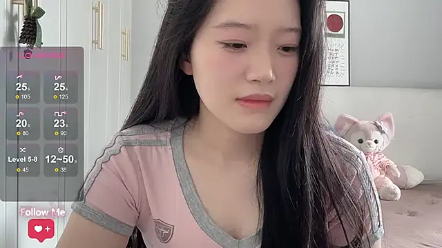 Snapshot of rose-u chatting on 06-20-26, 01:09 rose-u online show from 06-20-26, 01:09