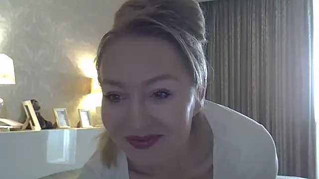 ZarinaSwift online show from 10-14-25, 04:13