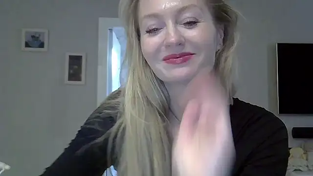 ZarinaSwift online show from 10-18-25, 11:11