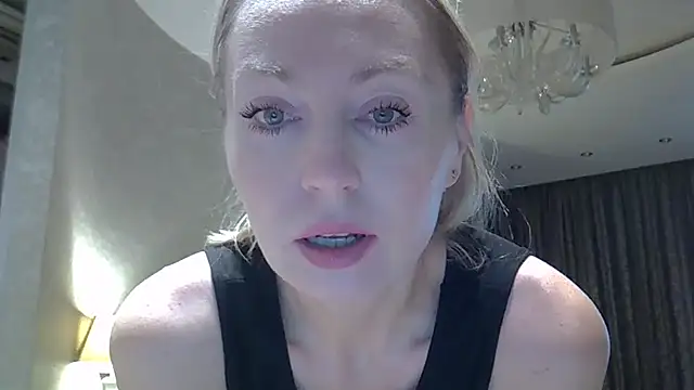 ZarinaSwift online show from 10-21-25, 04:02