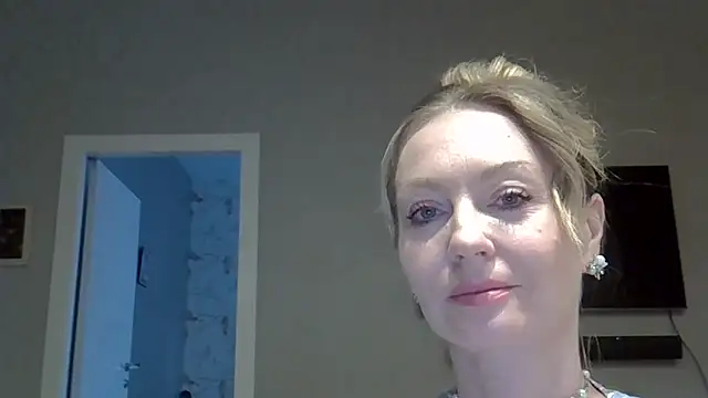 ZarinaSwift online show from 04-26-26, 08:01