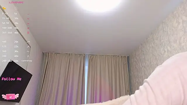 Snapshot of LaraSkinny chatting on 11-20-25, 03:07 LaraSkinny online show from 11-20-25, 03:07