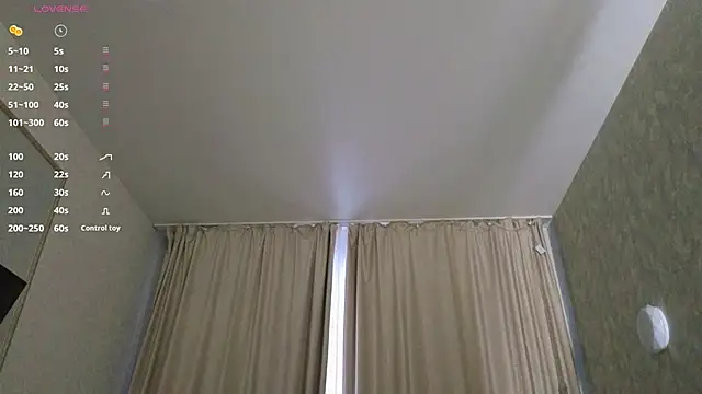 Snapshot of LaraSkinny chatting on 12-18-25, 03:01 LaraSkinny online show from 12-18-25, 03:01