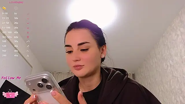 Snapshot of LaraSkinny chatting on 03-12-26, 04:13 LaraSkinny online show from 03-12-26, 04:13