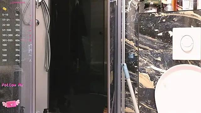 Snapshot of LaraSkinny chatting on 03-27-26, 09:53 LaraSkinny online show from 03-27-26, 09:53