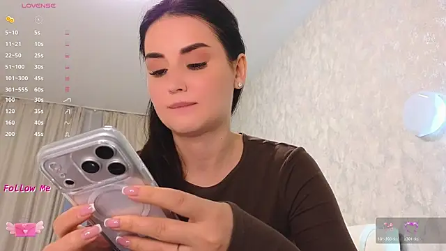 Snapshot of LaraSkinny chatting on 03-31-26, 01:11 LaraSkinny online show from 03-31-26, 01:11