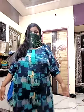 Snapshot of RESHMA_21 chatting on 12-22-25, 03:58 RESHMA 21 online show from 12-22-25, 03:58