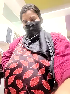 Snapshot of RESHMA_21 chatting on 02-14-26, 07:43 RESHMA 21 online show from 02-14-26, 07:43