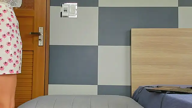 Kiera Thomas online show from 12-04-25, 06:44