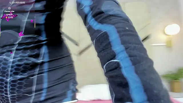 LiaVelez online show from 04-24-26, 01:57