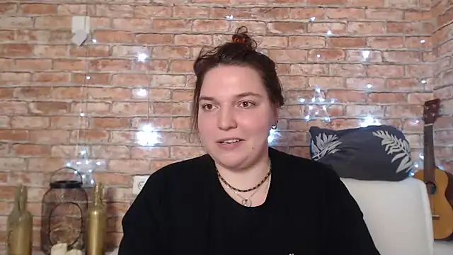 Amelia Kiss  online show from 12-28-24, 07:00