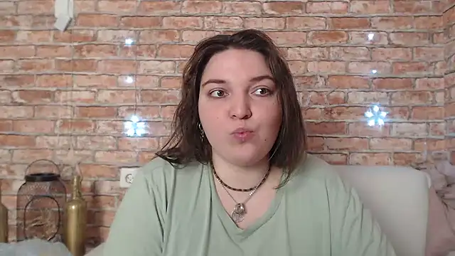 Amelia Kiss  online show from 01-17-25, 03:45