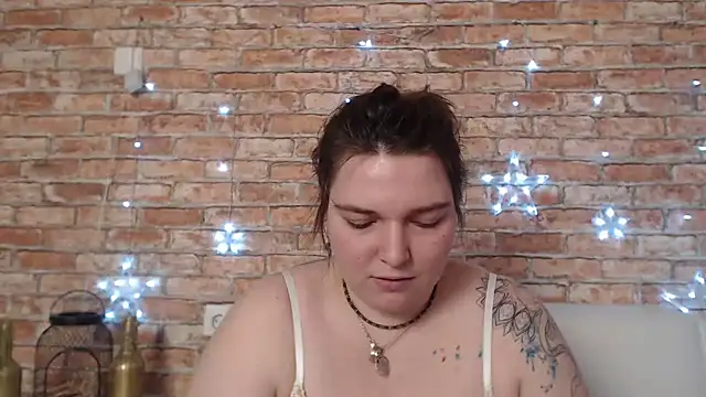 Amelia Kiss  online show from 01-25-25, 03:40