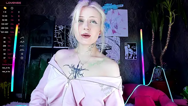 Snapshot of little_grinch666 chatting on 02-25-25, 08:19 little grinch666 online show from 02-25-25, 08:19