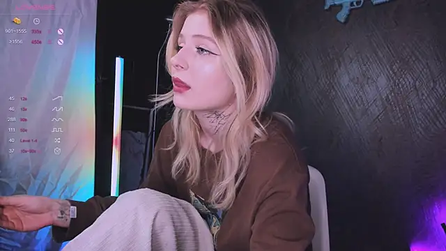 Snapshot of little_grinch666 chatting on 12-20-25, 06:04 little grinch666 online show from 12-20-25, 06:04