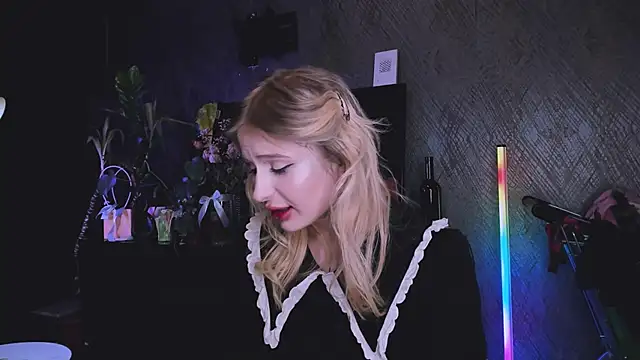 Snapshot of little_grinch666 chatting on 12-22-25, 06:49 little grinch666 online show from 12-22-25, 06:49